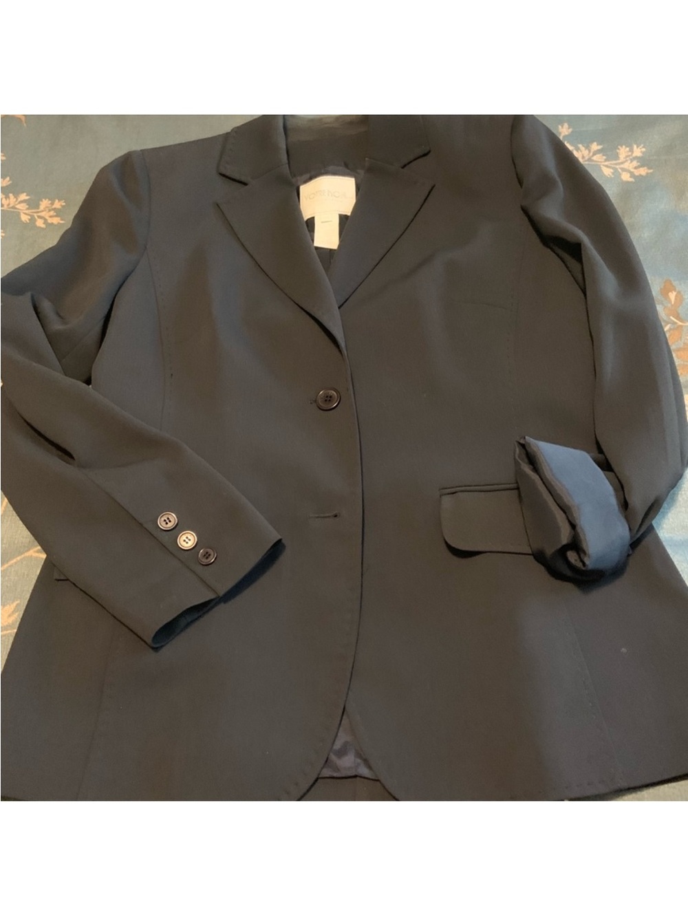 Beautiful classic dark navy blazer.